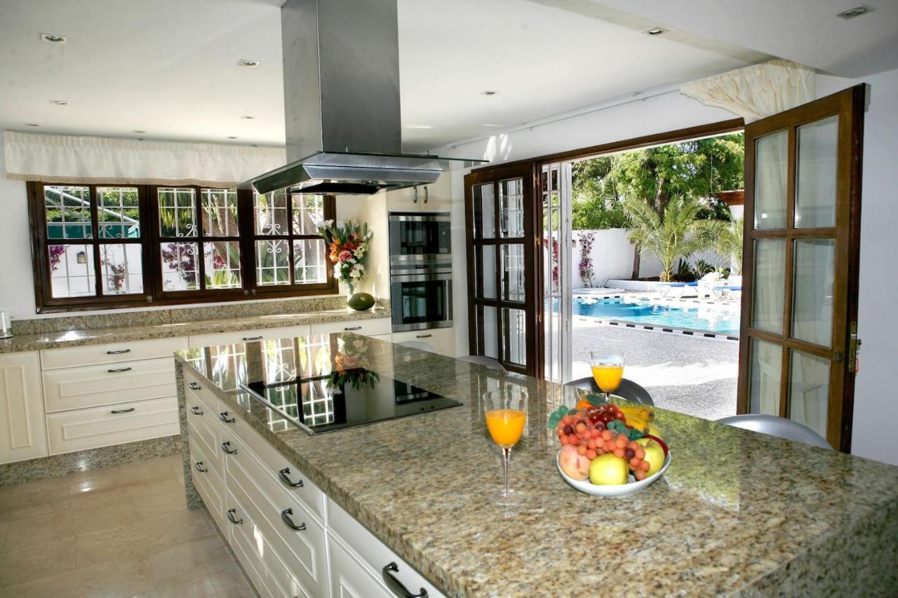 Exclusive Villa Las Palmeras Puerto Banus With Heated Private Swimming Pool, Marbella, Spain Zewnętrze zdjęcie