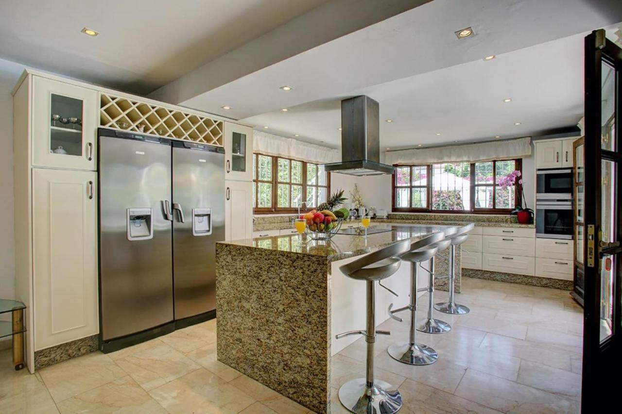 Exclusive Villa Las Palmeras Puerto Banus With Heated Private Swimming Pool, Marbella, Spain Zewnętrze zdjęcie